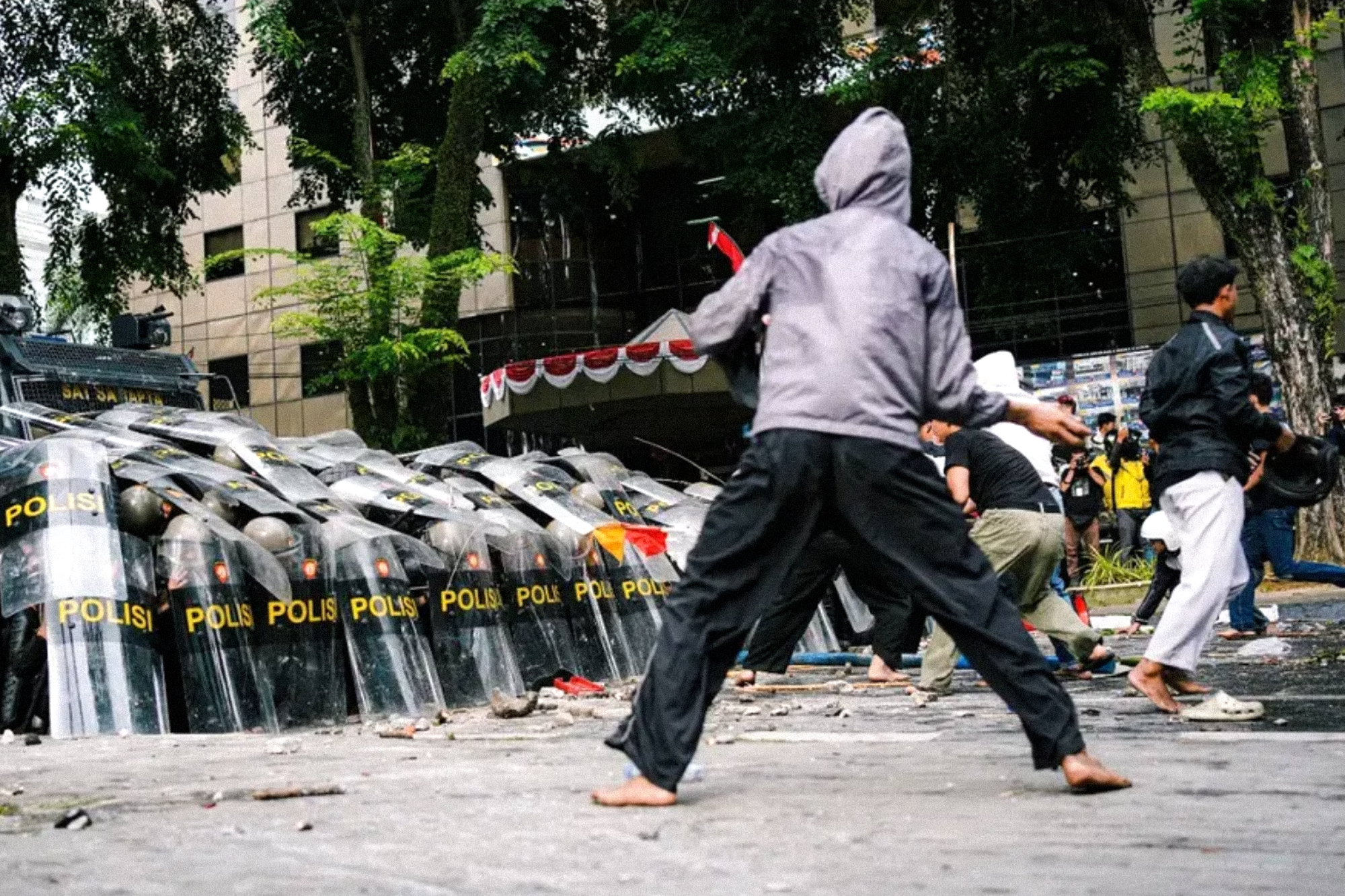 အင်ဒိုနီးရှားမှာ တော်လှန်ရေး ဘီးကြီး လည်ပတ်ခဲ့ပြီ